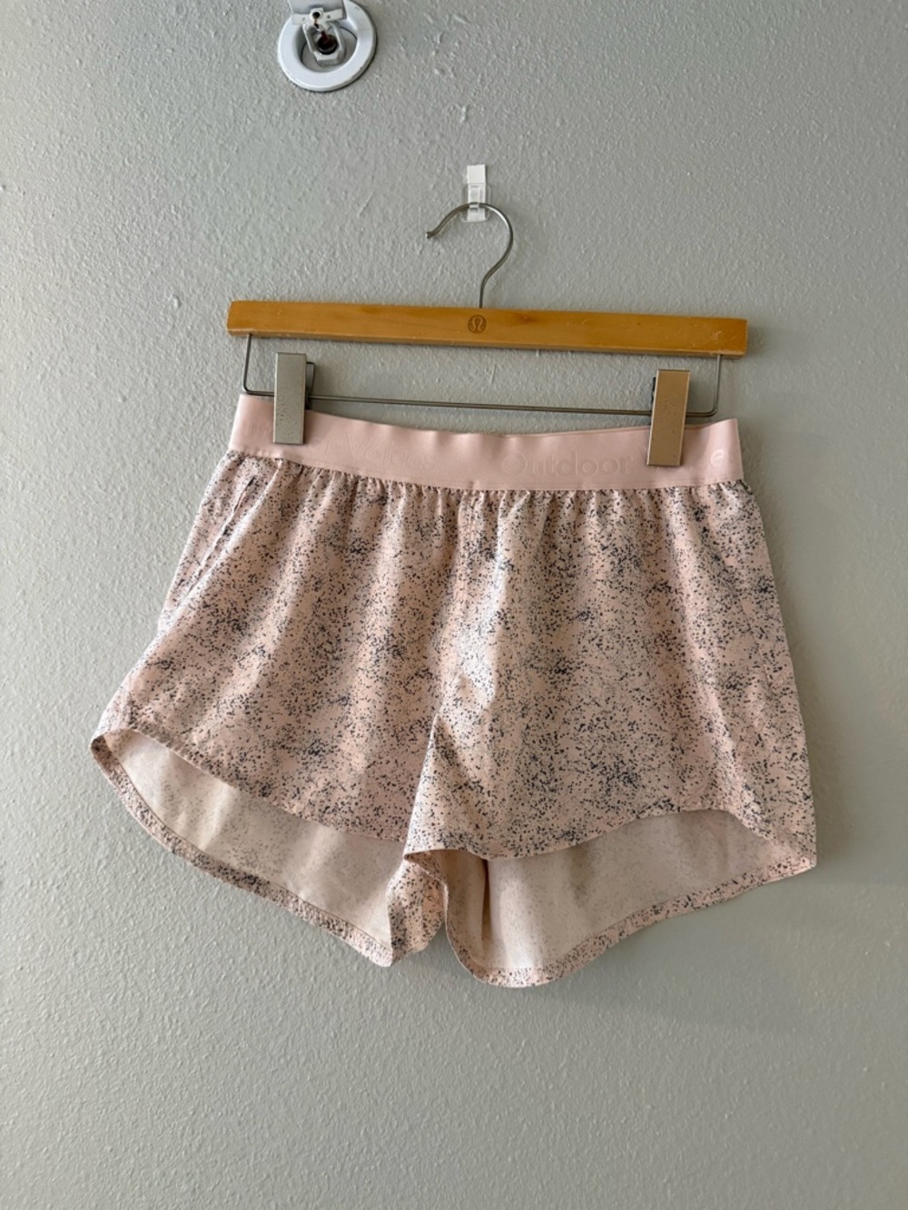 OUTDOOR VOICES “RELAY” Light Pink Speckled Women's Active Shorts - Size Small